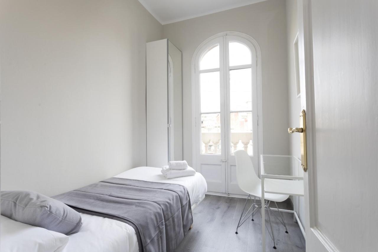 Priority Fira Apartments Barcelona Bagian luar foto